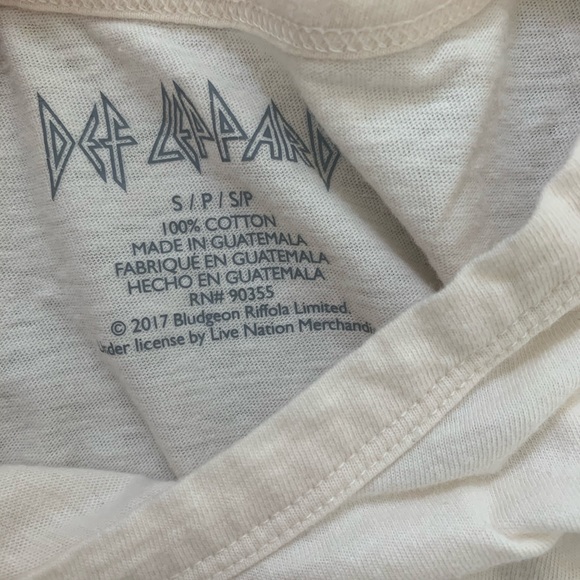 def leopard graphic crop top - Picture 2 of 2